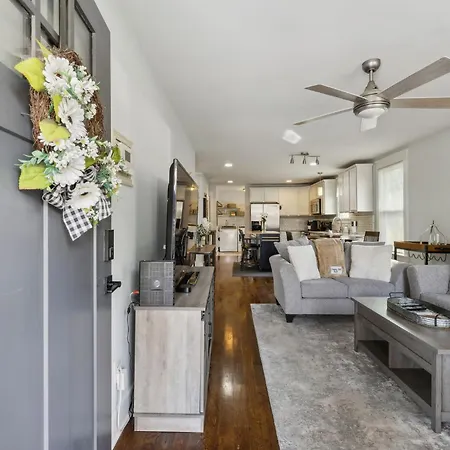 East Nashville Sweetie Near To Downtown 2 Bed 2 Bath With Fenced Yard 30 Or More Days By Skyrun Nashville
